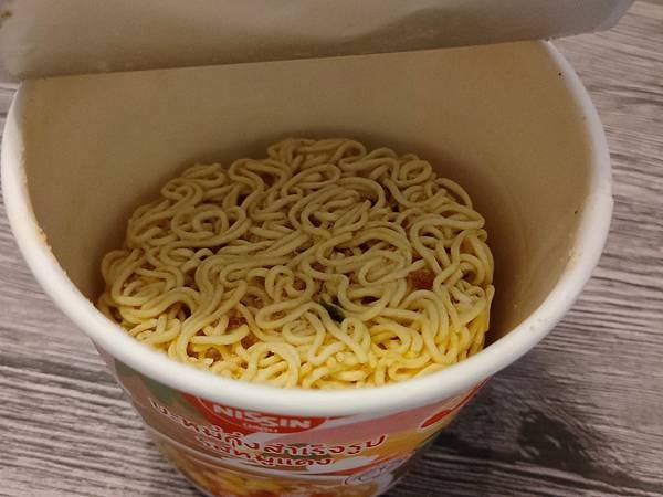 日清nissin 哆啦a夢小杯麵