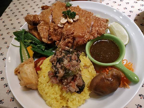 花蓮美食  小小洋房 泰式排骨