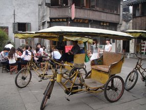 三輪車~跑得快 晚點兒就知道了~