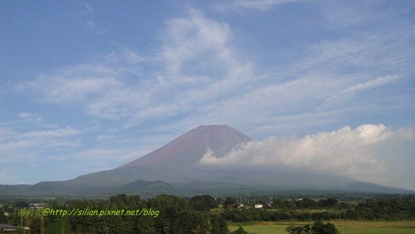 光禿禿沒戴白帽的富士山爺爺