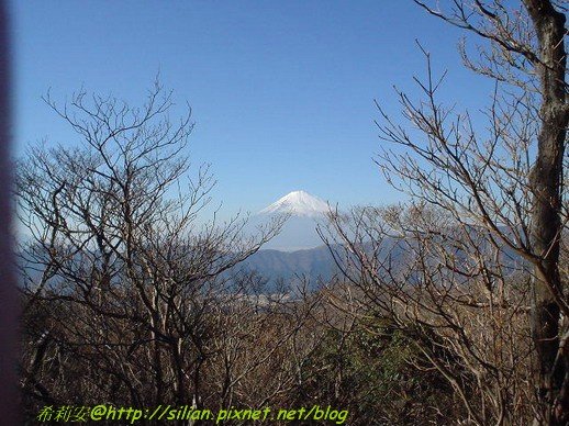 戴著自雪帽子的富士山爺爺~