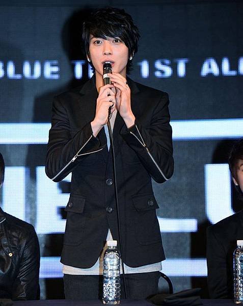 2011-03-21-CNBLUE-First-Step-4