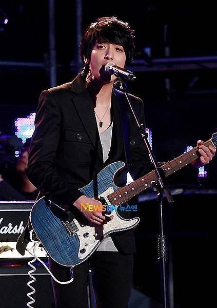 2011-03-21-CNBLUE-showcase-20