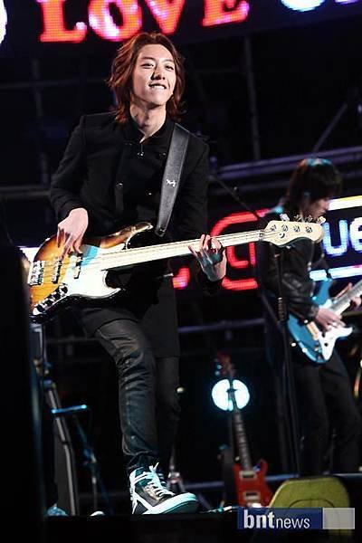 2011-03-21-CNBLUE-showcase-18