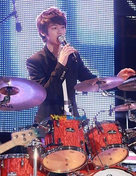 2011-03-21-CNBLUE-showcase-16