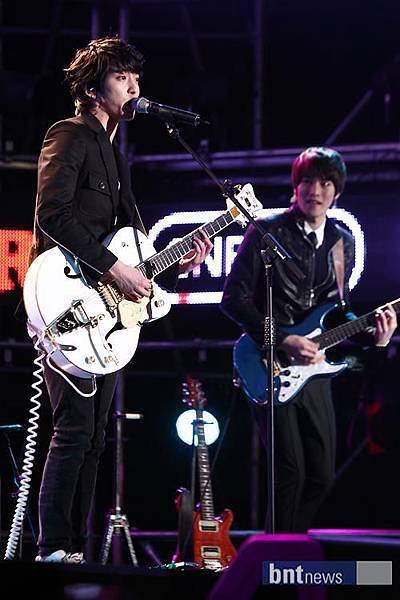 2011-03-21-CNBLUE-showcase-8