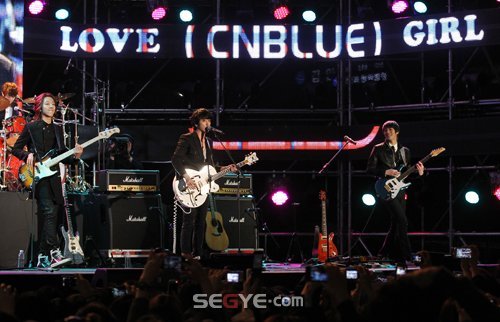 2011-03-21-CNBLUE-showcase-5