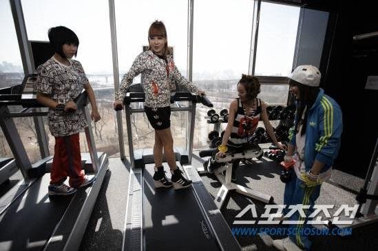 20110320_2ne1_training_1