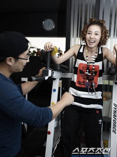 20110320_2ne1_training_17