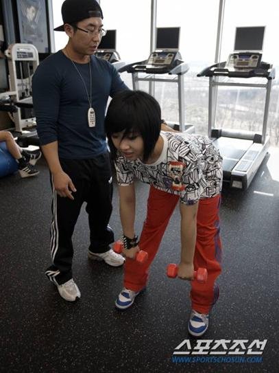 20110320_2ne1_training_19