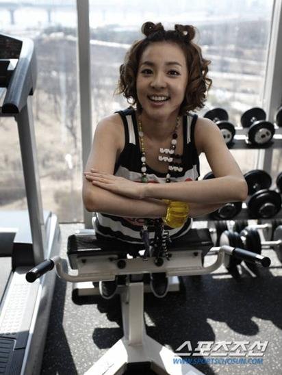 20110320_2ne1_training_12