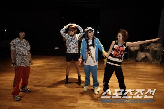 20110320_2ne1_training_3