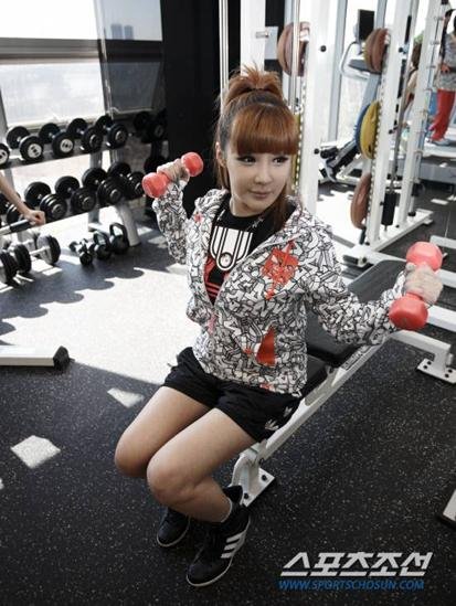 20110320_2ne1_training_15