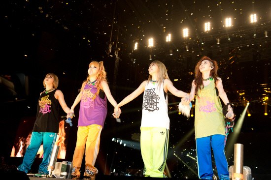 20120911_2ne1_1