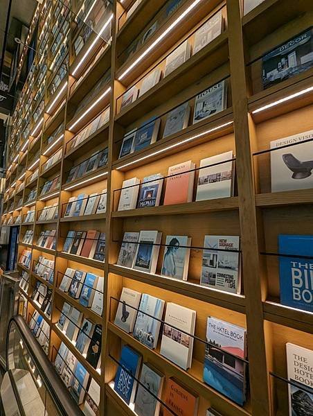TSUTAYA BOOKSTORE蔦屋書店南港店-05.jpg