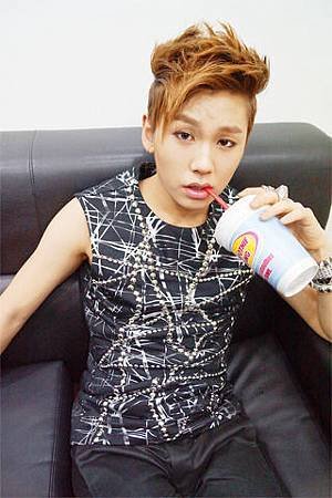 BTOB 鎰勳-030(120414 behind story)