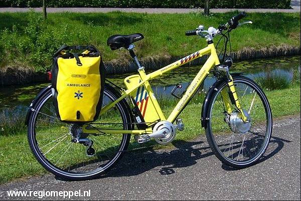 ambulancefiets_primeur_voor_de_drentse_fiets4daagse_1