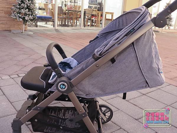 【塔塔懷特育兒好物】Zooper Jazz2嬰兒車開箱與心得分享：林萌之的第一台嬰兒車！嬰兒就可以開始用的 Zooper Jazz，可平躺、可折疊、可登機、輕便旅行用，全能小戰車推薦！-7231.jpg
