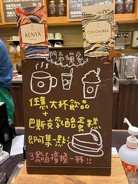 【星巴克龍門新概念店】東區最潮的星巴克，一早就是附近有錢人打