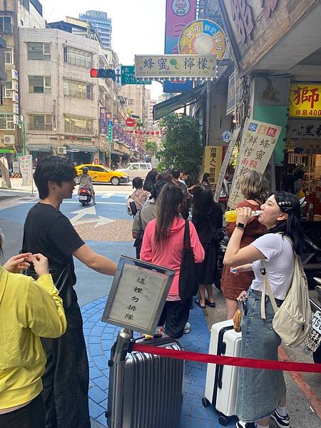 【脆皮鮮奶甜甜圈】台北中正｜台灣人ㄟ甜甜圈🍩 脆皮糖霜，很多