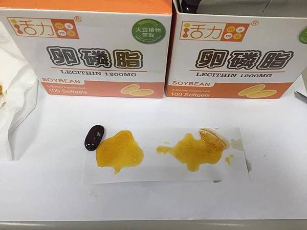 擠壓的時候會發現右邊的膠囊比較軟