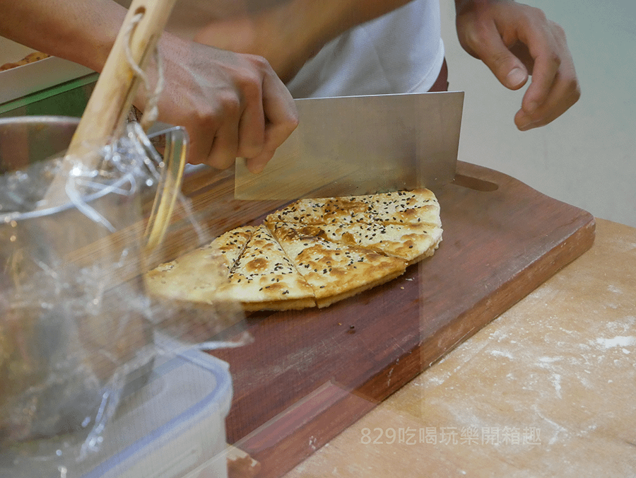 【台中西區】粳餅商行｜綜合羹飯飯、麵、米粉一次滿足｜手工綠豆鍋餅、蔥花油餅、牛肉捲餅口感外酥內軟Q彈｜RE紅包、振興卷｜科博館附近平價美食40元起 (10) 拷貝.png