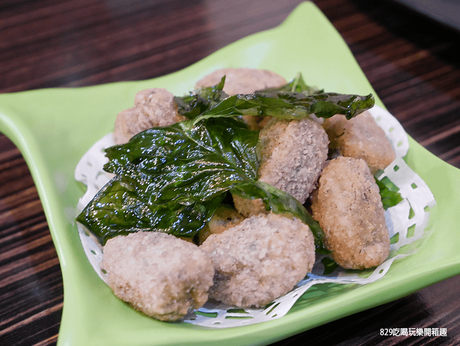 【台中北屯區】別有天地蔬食餐廳｜提供火鍋、合菜、簡餐｜1231消費滿350元可抽獎｜適合聚餐、圍爐的素食餐廳｜店外有恐龍公仔可以拍照｜鄰近台中捷運北屯總站、好市多Costco北台中店｜內附菜單 (8).png