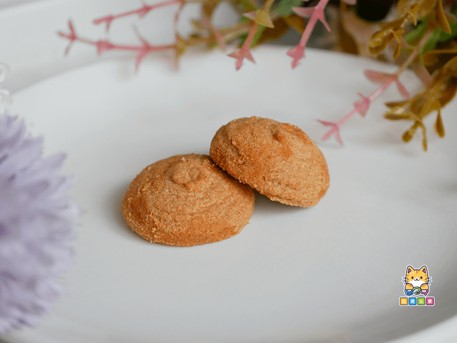 【台中豐原人氣伴手禮】鴻鼎菓子台灣黑熊曲奇餅推出新口味｜融入在地香蔥與小時肉鬆｜經典台味蹦出新滋味｜追劇下午茶美食｜年節送禮推薦 (9).png