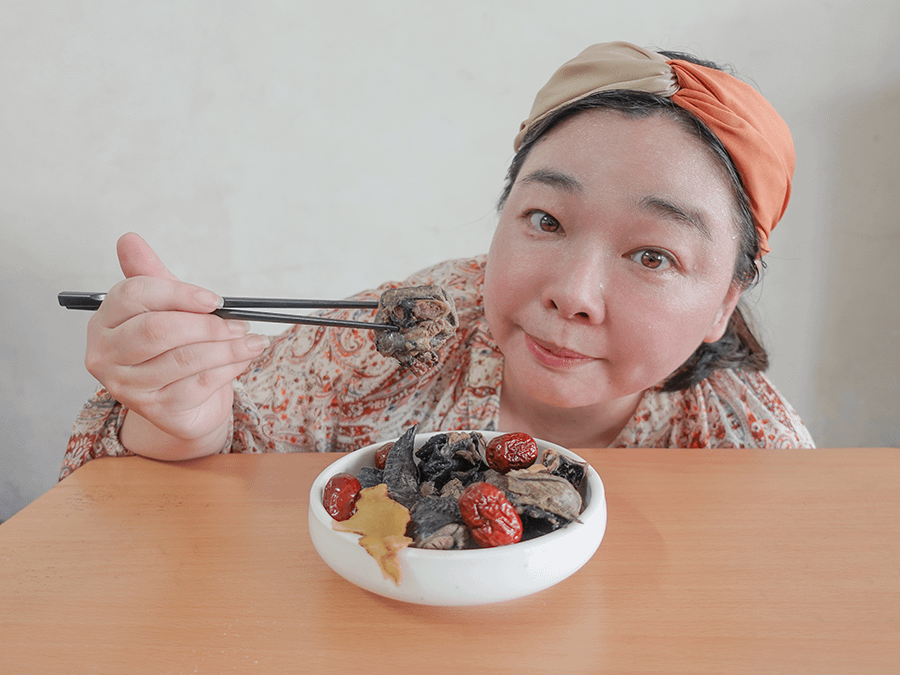 【混董創食開箱試吃團聚年菜】過年宅配年菜牛肉爐肉超多、軟嫩多汁的烏骨雞湯推薦｜國宴主廚料理輕鬆上桌~在家圍爐好幫手 (4).png