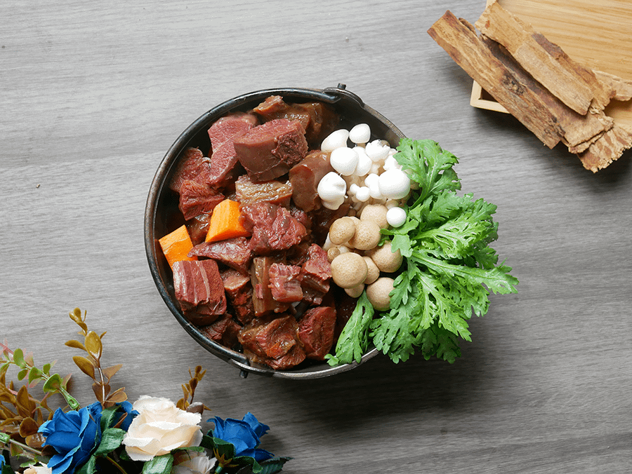 【混董創食開箱試吃團聚年菜】過年宅配年菜牛肉爐肉超多、軟嫩多汁的烏骨雞湯推薦｜國宴主廚料理輕鬆上桌~在家圍爐好幫手 (14).png
