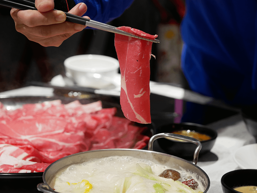 【南投美食】超人氣排隊名店肉多多 大變身｜肉多多火鍋草屯太平店｜70種自助吧吃到飽｜加入會員與拍照打卡再送肉｜ (24).png