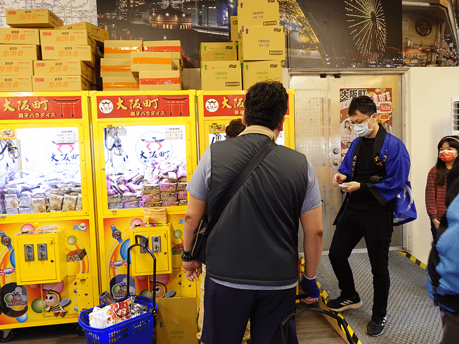 【台中夾娃娃機】大阪町親子樂園｜一中商圈新開幕夾娃娃機店，零食補貨好去處｜35前夾滿30樣還送摸彩卷跟集點卡 (10).png