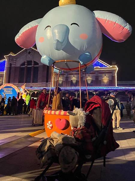 台中耶誕城 2019臺中耶誕夢想世界 柳川 綠川 聖誕樹 迪士尼 小熊維尼 迪士尼公主 燈光秀 攻略 臺中景點 台中景點 地圖 台中舊車站14.jpg