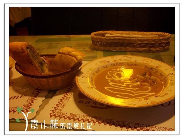 烤麵包與法式濃湯(南瓜濃湯)蘭莊法式蔬食咖啡館 台中素食蔬食食記.JPG