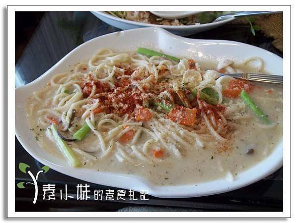 奶油蘑菇義大利麵 滿願健康蔬食館 台中素食蔬食食記.jpg