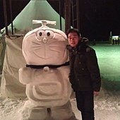 050.和多啦A夢冰雕合影