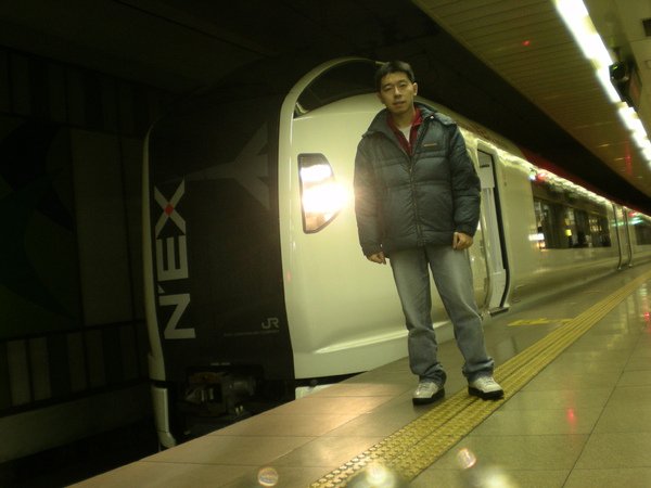 005.新型成田特快前留影.jpg