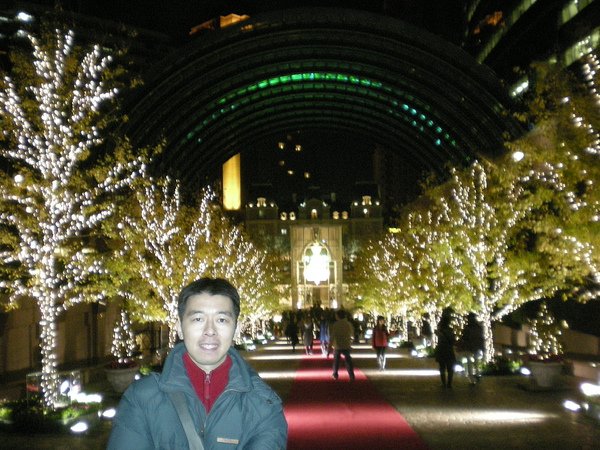 041.惠比壽花園廣場前留影.jpg