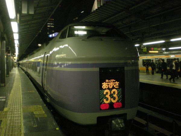 048.在新宿車站準備開往松本的特急Azusa號.jpg