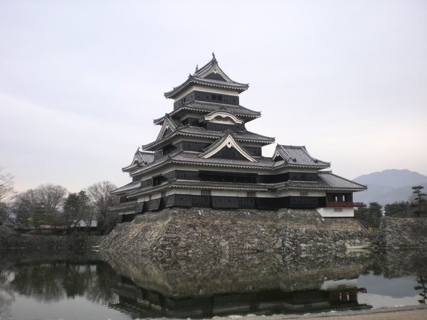 055.松本城市日本國寶級的城.jpg