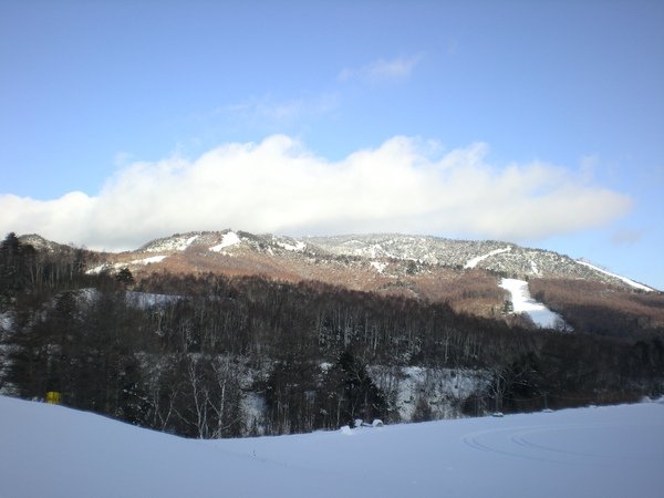 208.遠方是昨天很讓我洩氣的王子飯店燒額山滑雪場.jpg