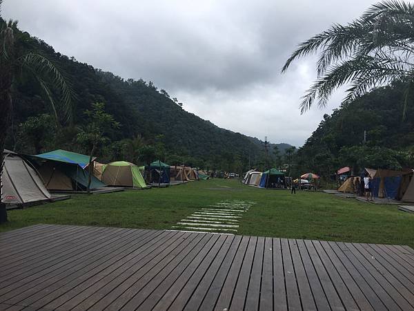 『大草原區』活動空間還蠻大的--(背對海棗區,面對營本部方向拍攝).JPG