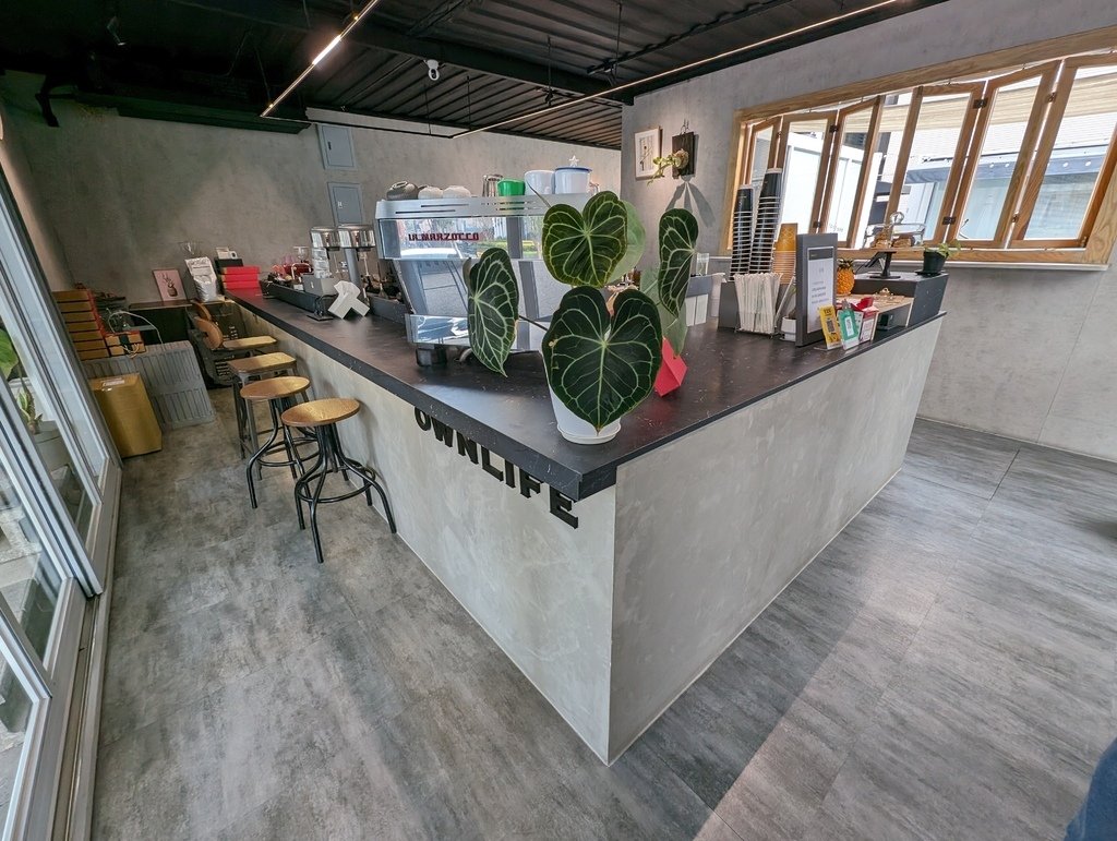 高雄「OWNLIFE Coffee 蓊萊咖啡」