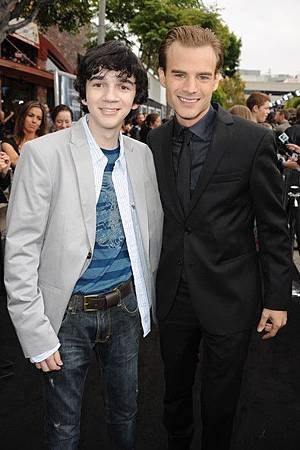 Premiere+Paramount+Pictures+Super+8+Red+Carpet+emmOUpWH-iol.jpg
