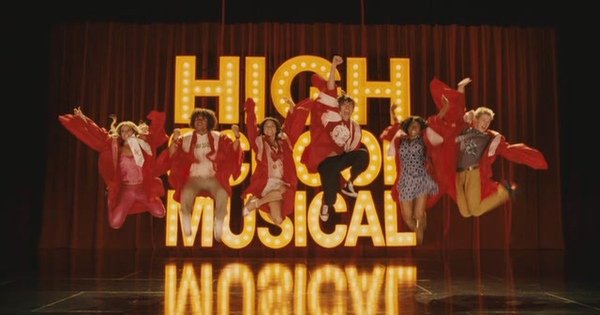 High.School.Musical.3.2008.DVDRiP.XViD-PUKKA.CD2[(081530)23-14-03].JPG