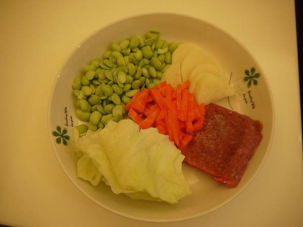 馬鈴薯毛豆高麗菜紅蘿蔔「豬肉」米泥