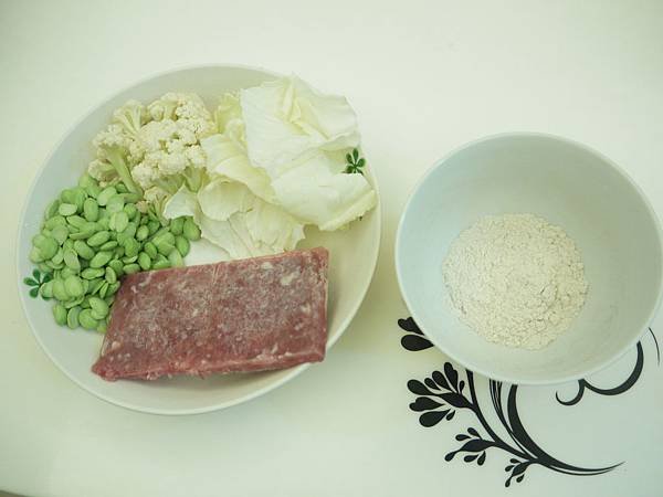 高麗菜花椰菜毛豆豬肉「四神粉」米泥