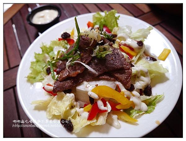 牛肉沙拉飯