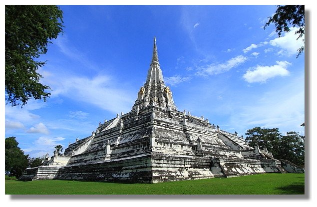 大城 Chedi Phu Khao Thong