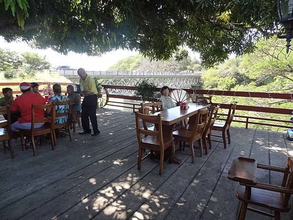 Restaurant next to bridge near hwy 1 and 606 (3)